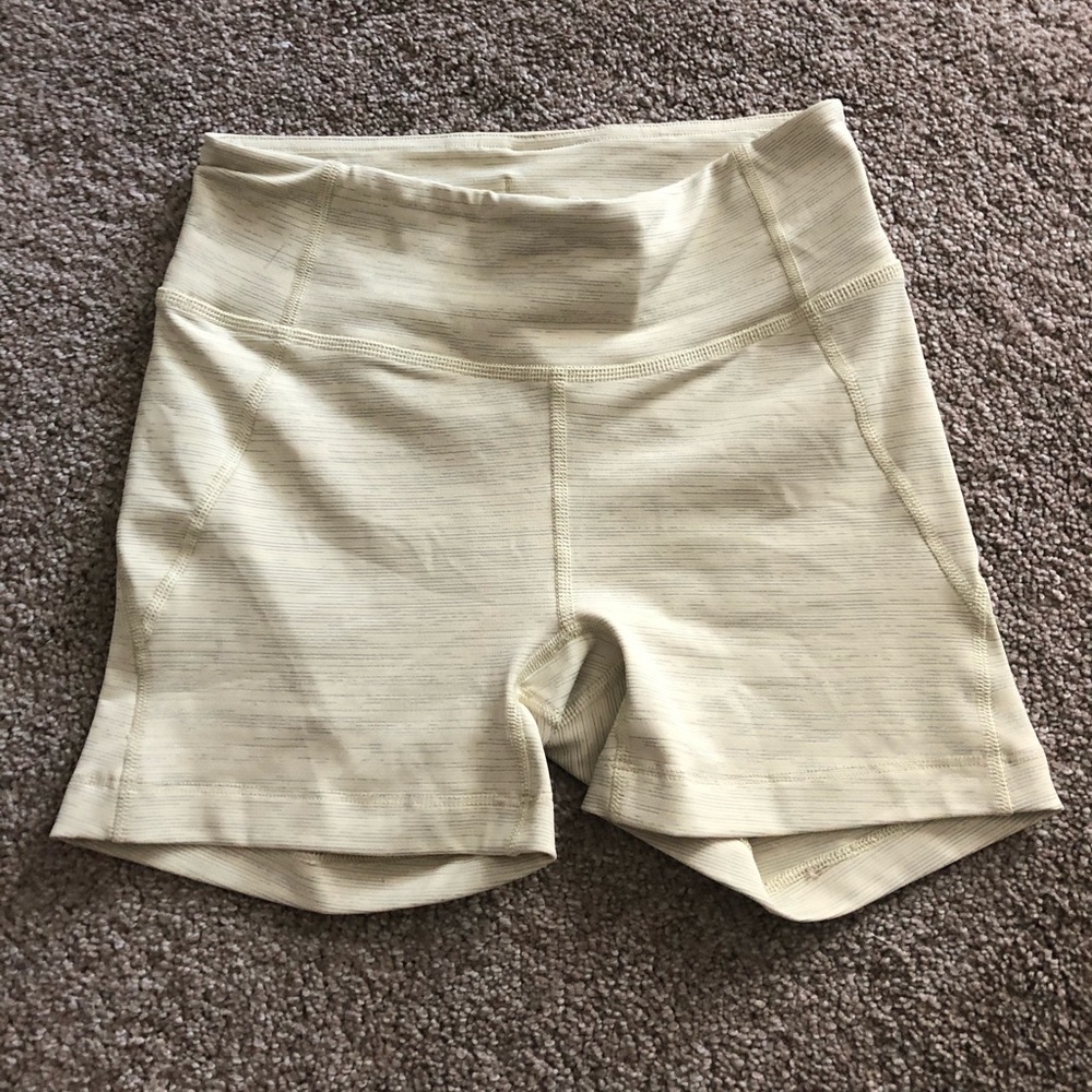 Light yellow OV biker shorts